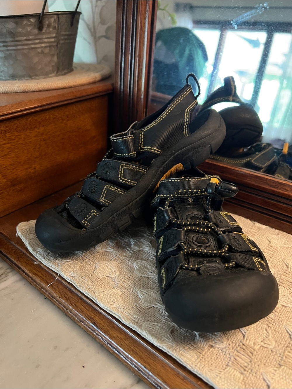 KEEN Classic Newport H2 Outdoor Water Summer Hiking Sandals Black Yellow Kids 1